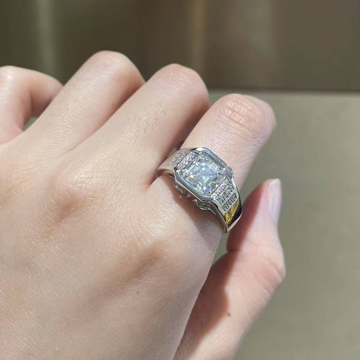 霸气款阿斯切男戒S925银镀白金定制选款主石莫桑钻2.5ct/副石高碳钻